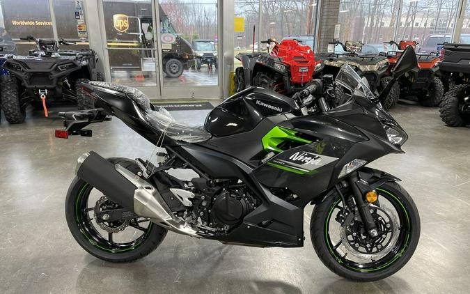 2023 Kawasaki Ninja® 400 Matrix Camo Gray/Metallic Matte Carbon Gray