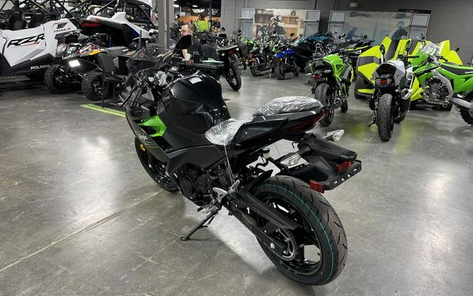 2023 Kawasaki Ninja® 400 Matrix Camo Gray/Metallic Matte Carbon Gray