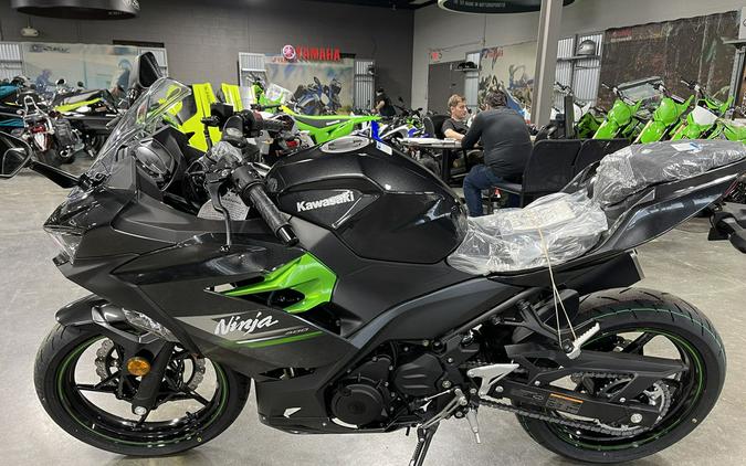 2023 Kawasaki Ninja® 400 Matrix Camo Gray/Metallic Matte Carbon Gray