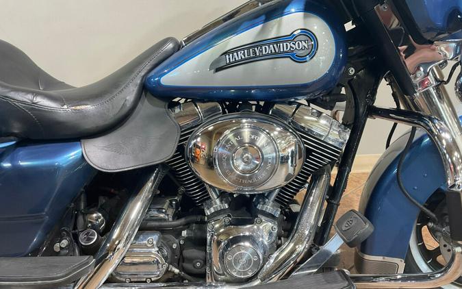 2006 Harley-Davidson®FLHTCI Electra Glide® Classic Blue/Silver