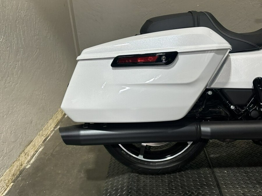 Harley-Davidson Road Glide™ 2024 FLTRX 84516402 WHITE ONYX PRL