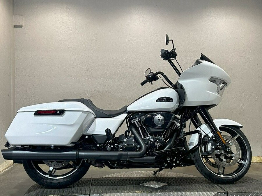 Harley-Davidson Road Glide™ 2024 FLTRX 84516402 WHITE ONYX PRL