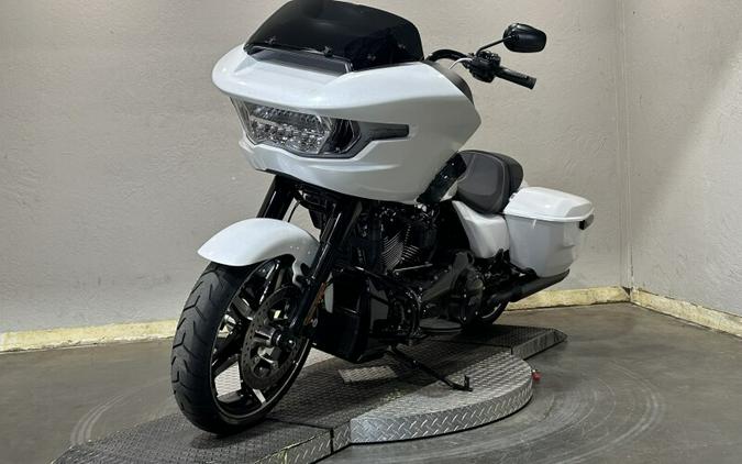 Harley-Davidson Road Glide™ 2024 FLTRX 84516402 WHITE ONYX PRL