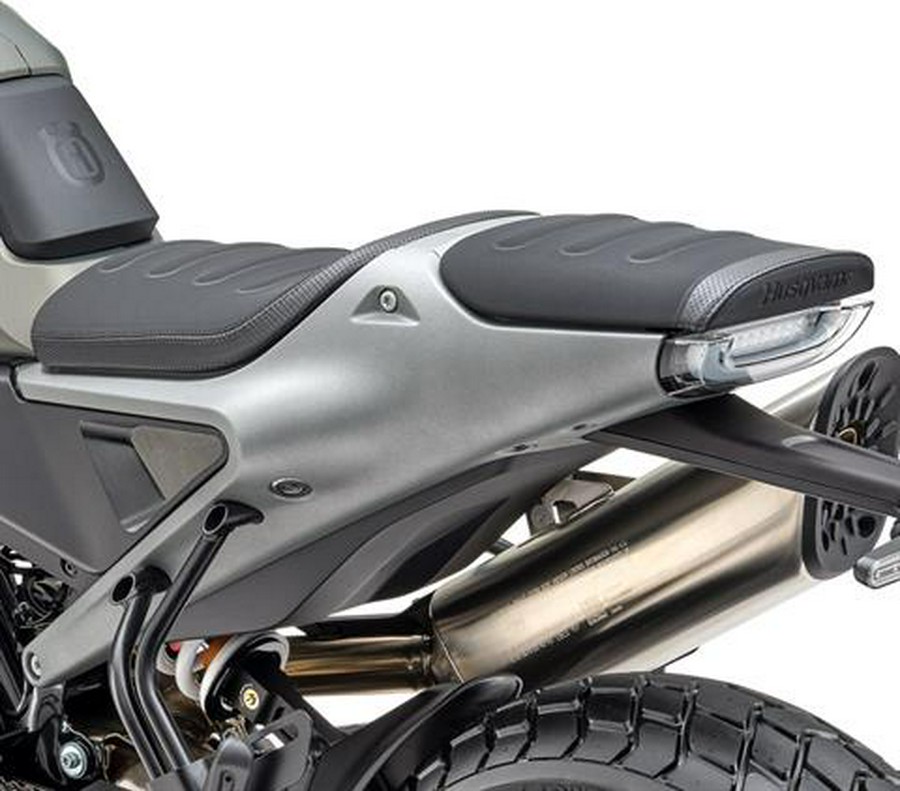 2027 Husqvarna Svartpilen 801 SE