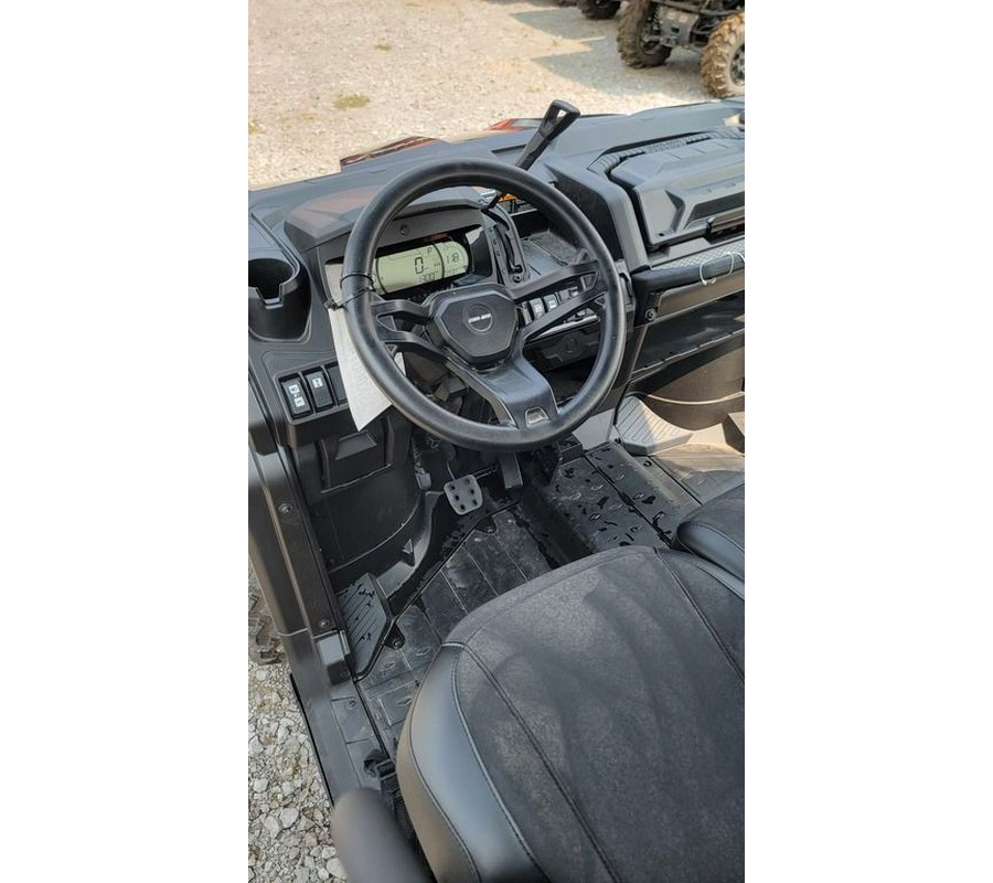 2025 Can-Am® Defender MAX Lone Star HD10