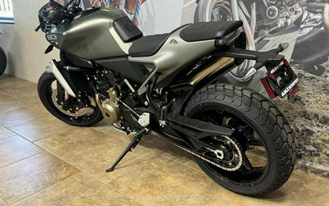 2027 Husqvarna Svartpilen 801 SE