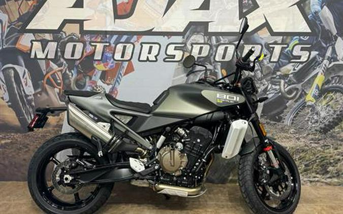 2027 Husqvarna Svartpilen 801 SE