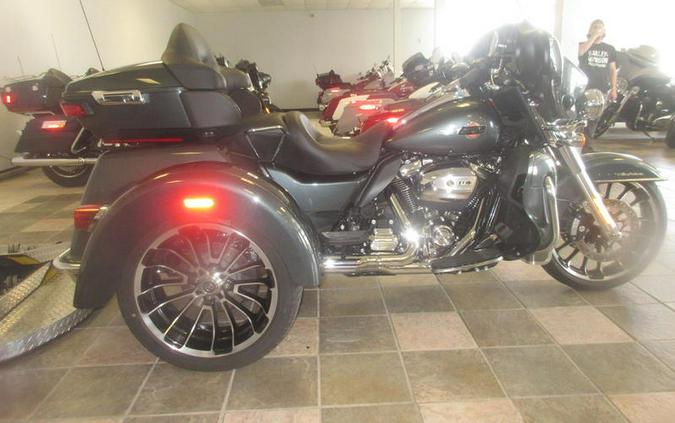 2025 Harley-Davidson® FLHTCUTG - Tri Glide® Ultra