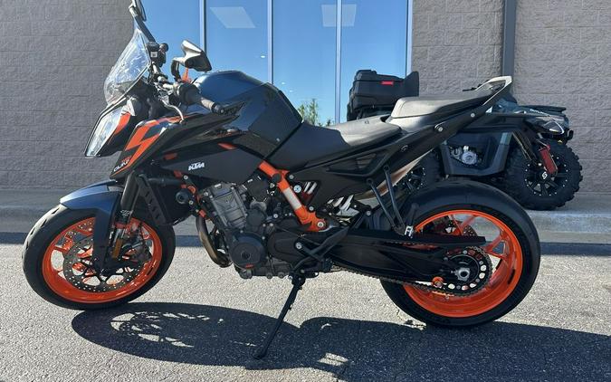 2022 KTM Duke 890 R