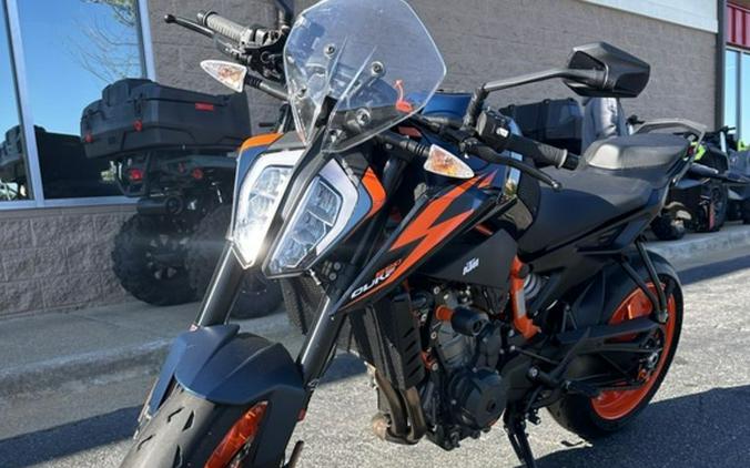 2022 KTM Duke 890 R