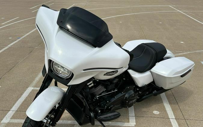 2024 Harley-Davidson Street Glide® White Onyx Pearl - Black Finish