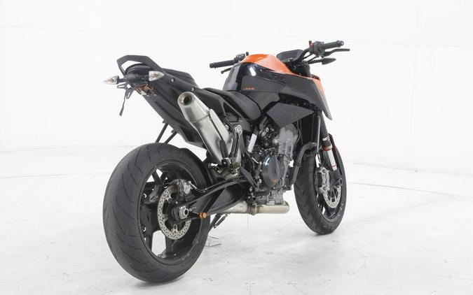 2022 KTM 890 Duke R