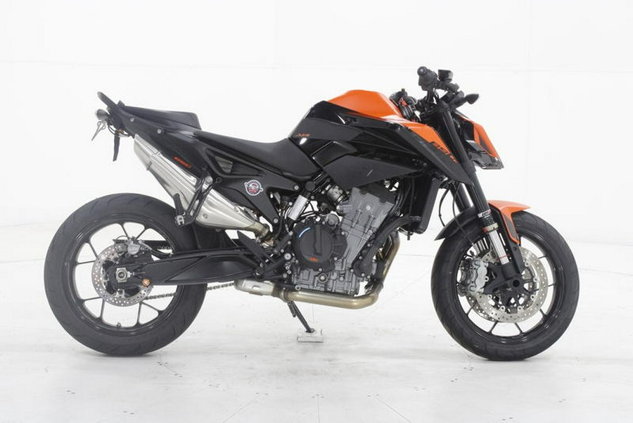 2022 KTM 890 Duke R
