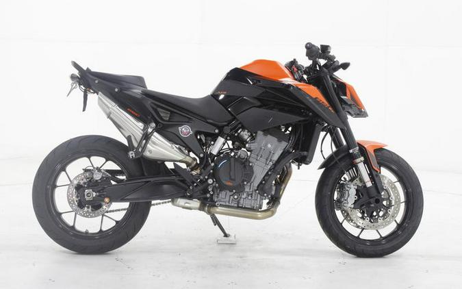 2022 KTM 890 Duke R