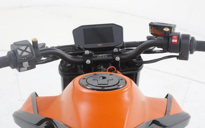2022 KTM 890 Duke R