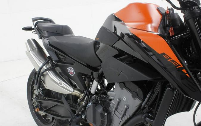 2022 KTM 890 Duke R