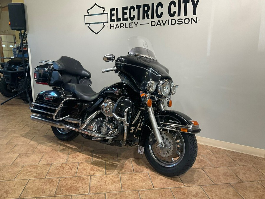 2008 Harley-Davidson®FLHTCU Electra Glide® Ultra Classic® Vivid Black