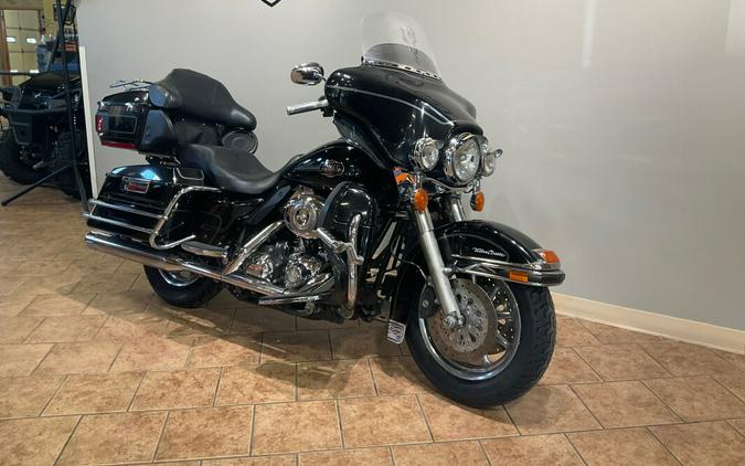 2008 Harley-Davidson®FLHTCU Electra Glide® Ultra Classic® Vivid Black