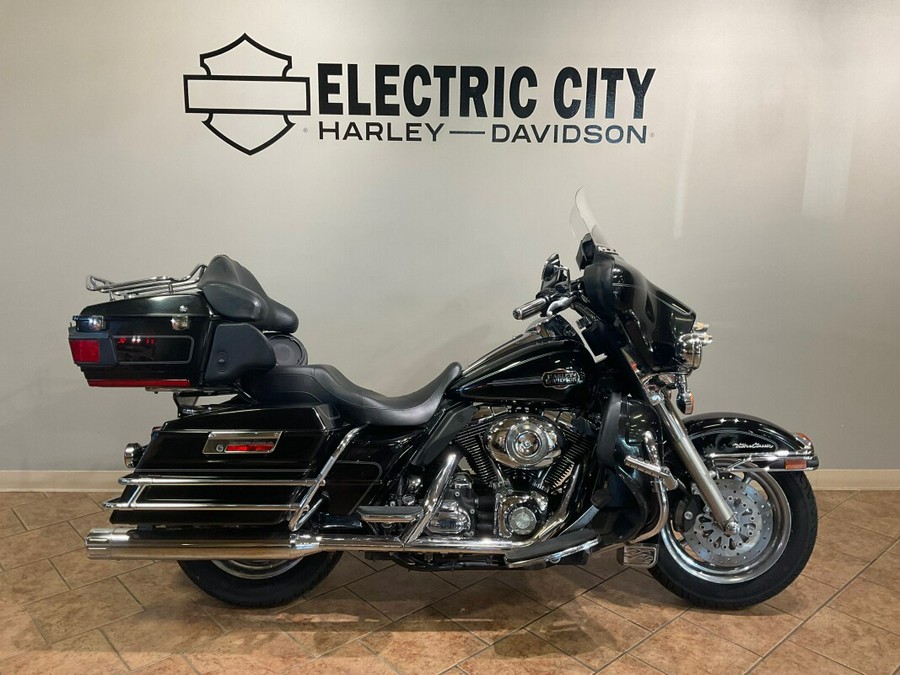 2008 Harley-Davidson®FLHTCU Electra Glide® Ultra Classic® Vivid Black