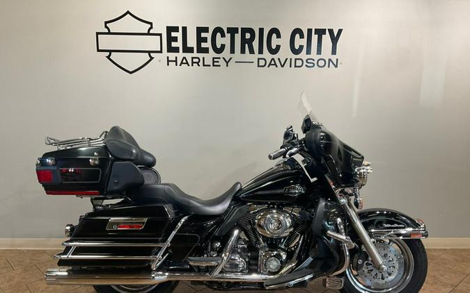 2008 Harley-Davidson®FLHTCU Electra Glide® Ultra Classic® Vivid Black