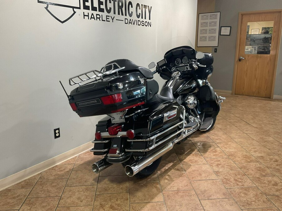 2008 Harley-Davidson®FLHTCU Electra Glide® Ultra Classic® Vivid Black