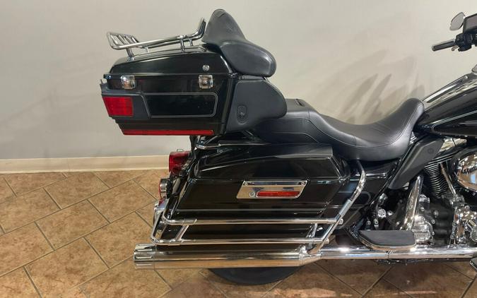 2008 Harley-Davidson®FLHTCU Electra Glide® Ultra Classic® Vivid Black