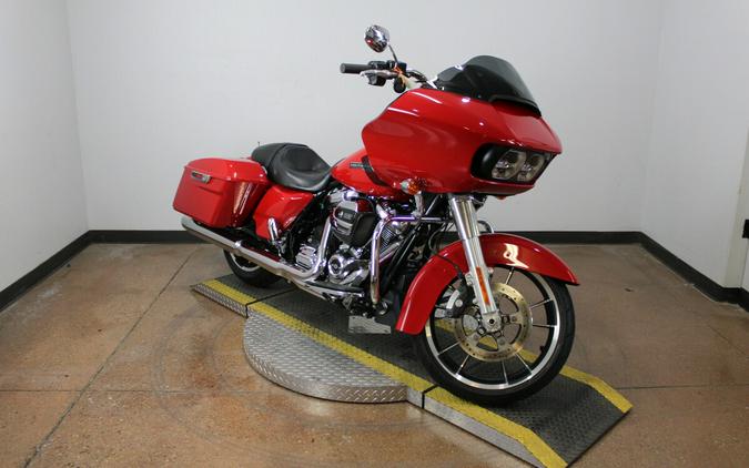 Harley-Davidson® Road Glide® 2023 FLTRX 660187A REDLINE RED