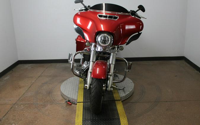Harley-Davidson® Street Glide® 2019 Wicked Red