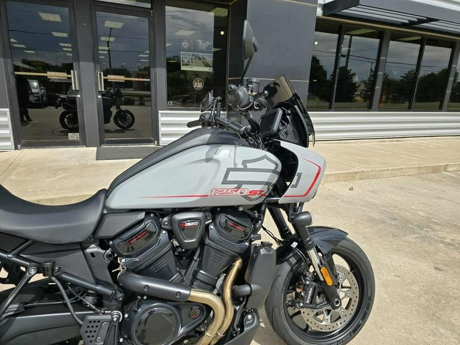2025 Harley-Davidson® RA1250ST - Pan America® 1250 ST