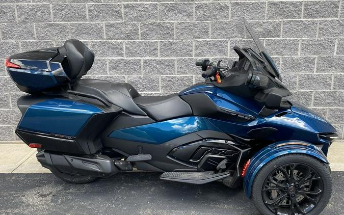 2022 Can-Am® Spyder RT Limited Dark Wheels