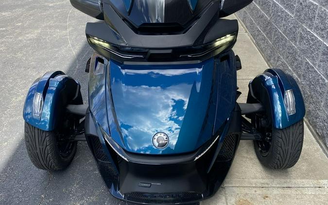 2022 Can-Am® Spyder RT Limited Dark Wheels