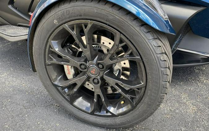 2022 Can-Am® Spyder RT Limited Dark Wheels