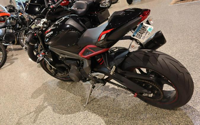 2021 Triumph Street Triple R Low Sapphire Black