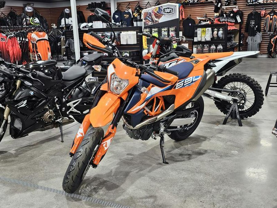 2024 KTM 690 SMC R