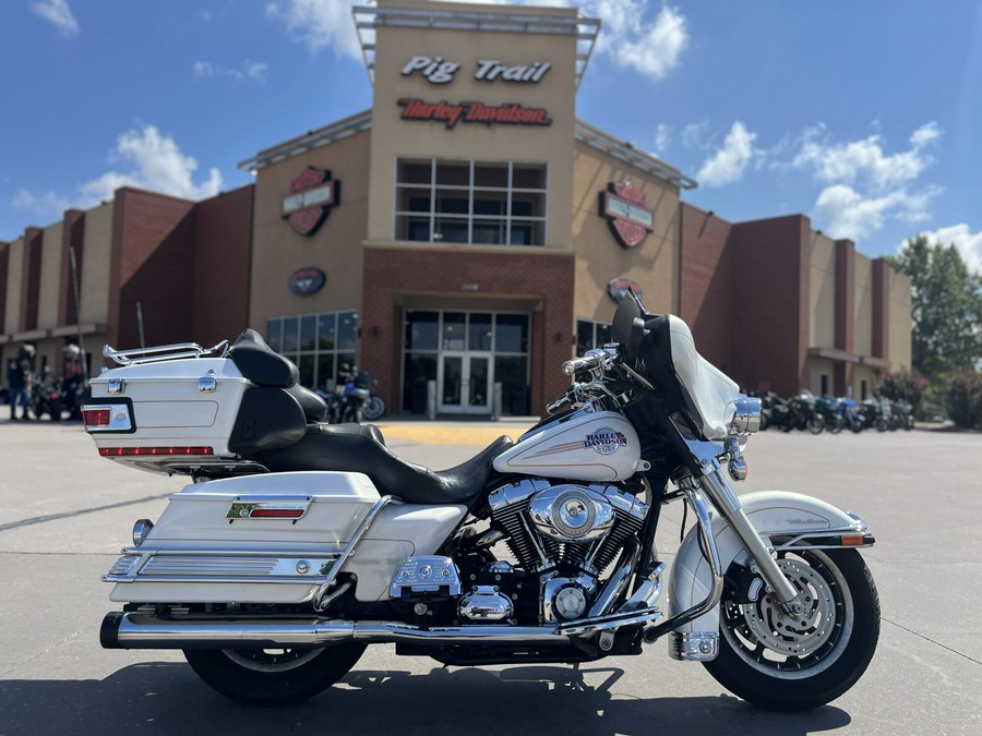 2007 Harley-Davidson® FLHTCU Electra Glide® Ultra Classic® WHITE GOLD 642414