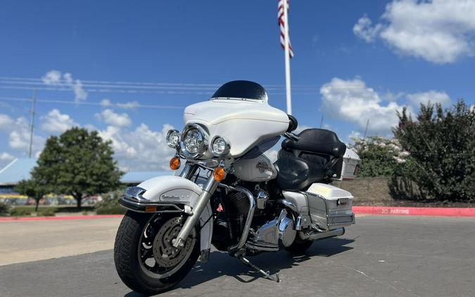 2007 Harley-Davidson® FLHTCU Electra Glide® Ultra Classic® WHITE GOLD 642414
