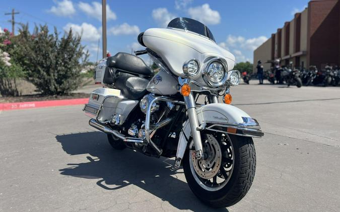 2007 Harley-Davidson® FLHTCU Electra Glide® Ultra Classic® WHITE GOLD 642414