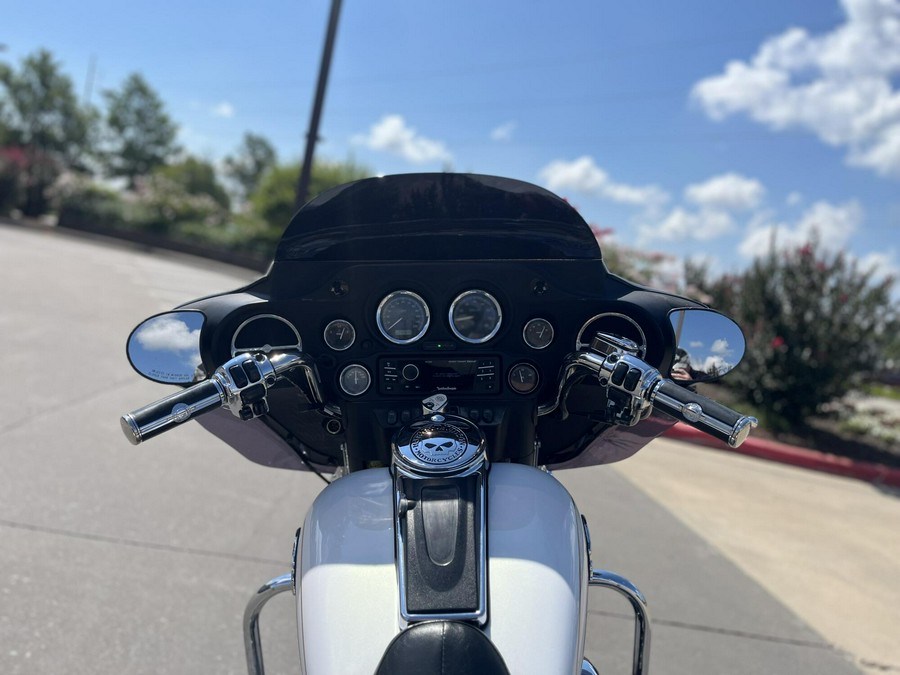 2007 Harley-Davidson® FLHTCU Electra Glide® Ultra Classic® WHITE GOLD 642414