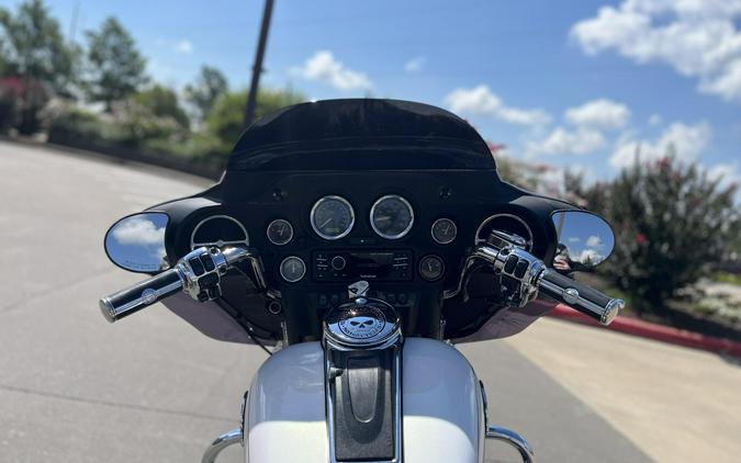 2007 Harley-Davidson® FLHTCU Electra Glide® Ultra Classic® WHITE GOLD 642414