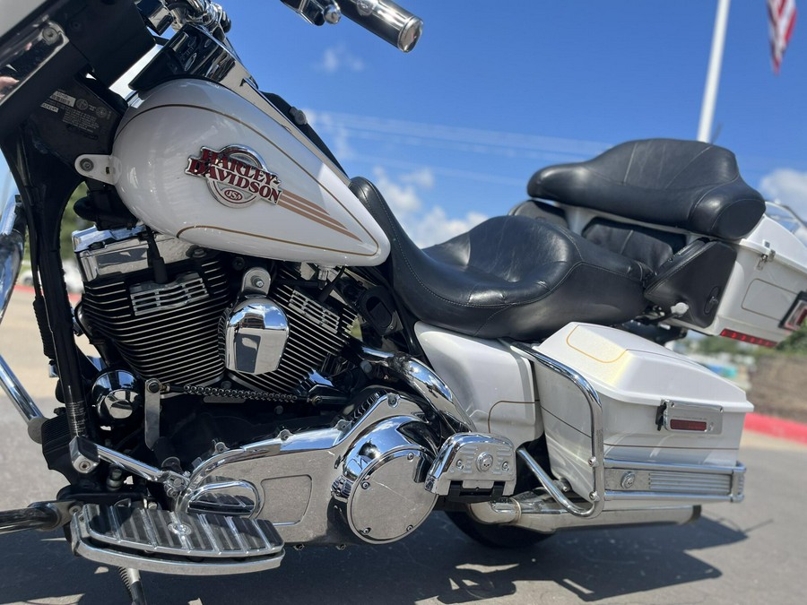 2007 Harley-Davidson® FLHTCU Electra Glide® Ultra Classic® WHITE GOLD 642414