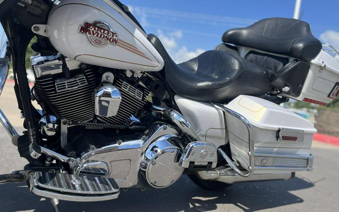 2007 Harley-Davidson® FLHTCU Electra Glide® Ultra Classic® WHITE GOLD 642414