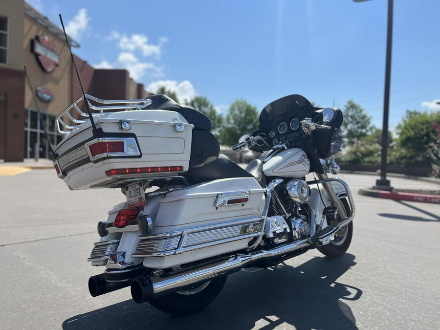 2007 Harley-Davidson® FLHTCU Electra Glide® Ultra Classic® WHITE GOLD 642414