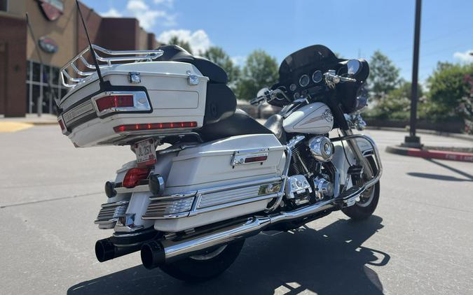 2007 Harley-Davidson® FLHTCU Electra Glide® Ultra Classic® WHITE GOLD 642414
