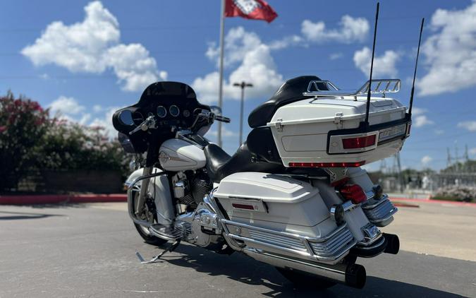 2007 Harley-Davidson® FLHTCU Electra Glide® Ultra Classic® WHITE GOLD 642414