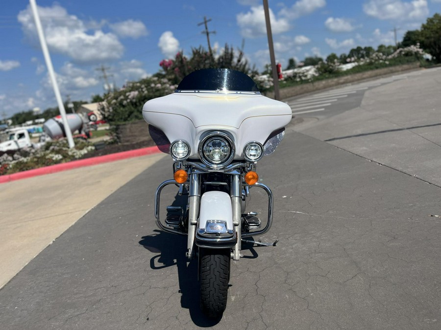 2007 Harley-Davidson® FLHTCU Electra Glide® Ultra Classic® WHITE GOLD 642414
