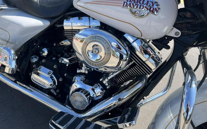 2007 Harley-Davidson® FLHTCU Electra Glide® Ultra Classic® WHITE GOLD 642414