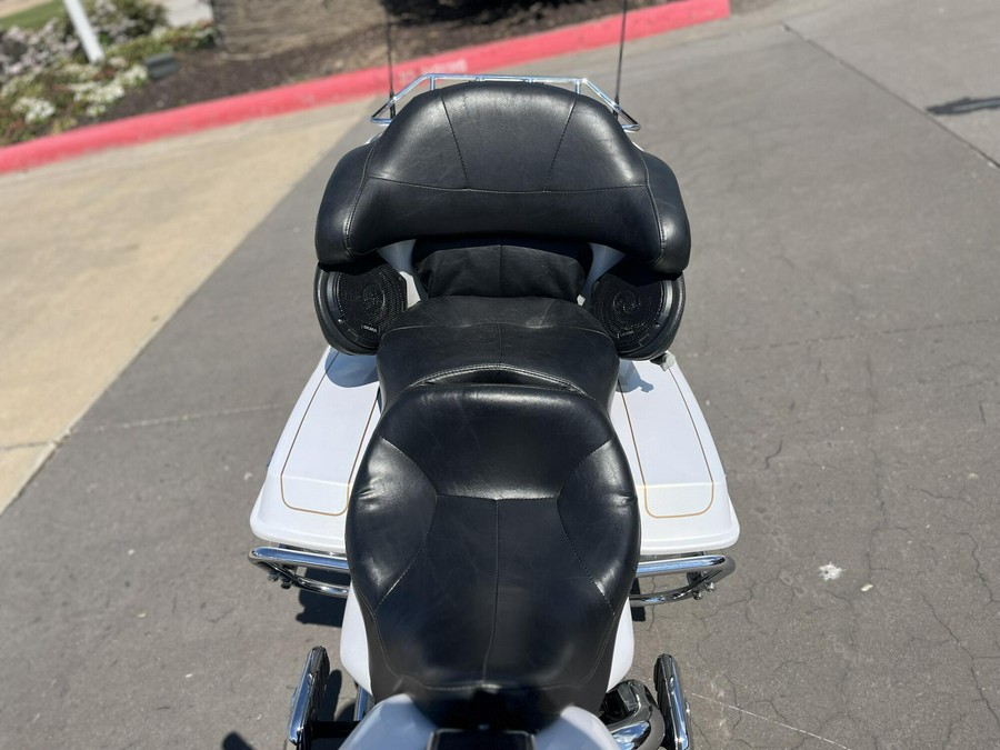 2007 Harley-Davidson® FLHTCU Electra Glide® Ultra Classic® WHITE GOLD 642414
