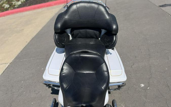2007 Harley-Davidson® FLHTCU Electra Glide® Ultra Classic® WHITE GOLD 642414