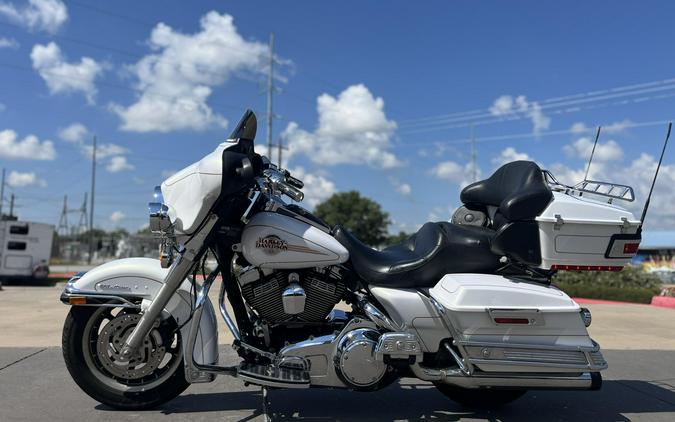 2007 Harley-Davidson® FLHTCU Electra Glide® Ultra Classic® WHITE GOLD 642414