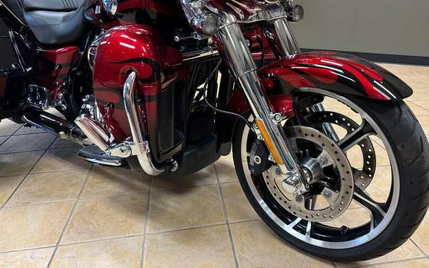 2022 Harley-Davidson® FLHTCUTGSE - CVO™ Tri Glide®